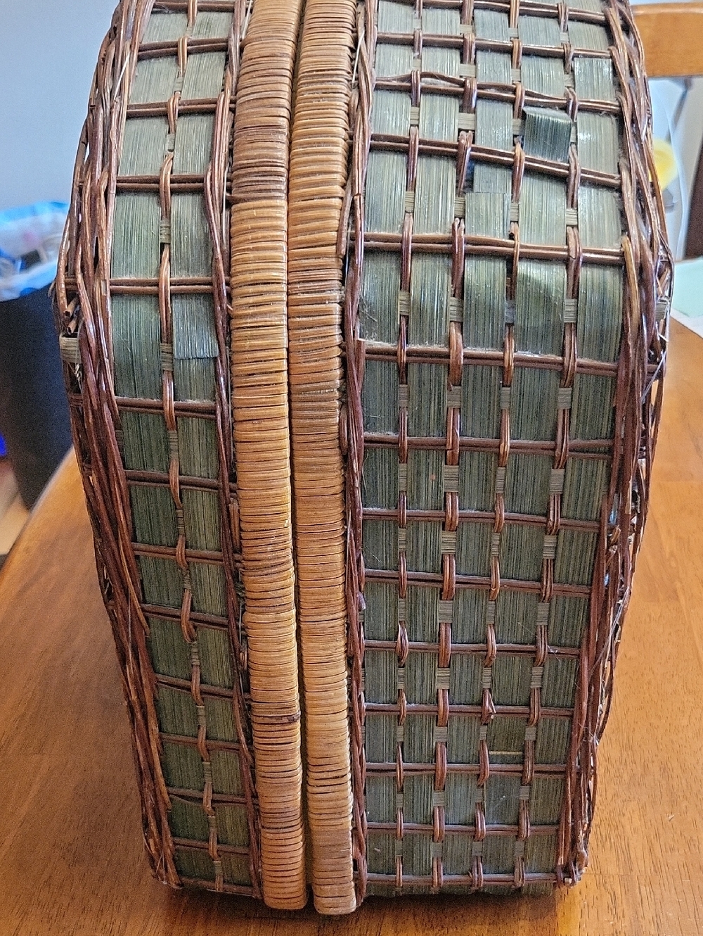 Vintage Green Wicker Picnic Basket Case - Picture 8 of 9